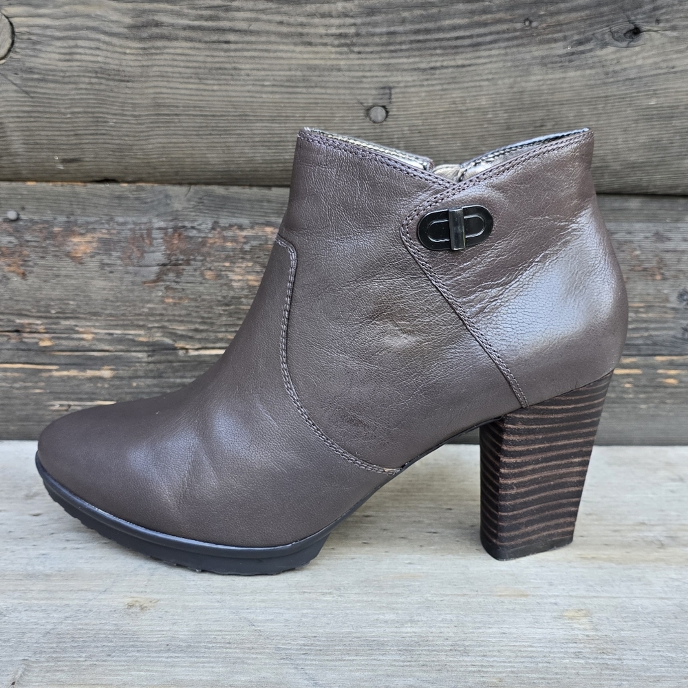 Easy Spirit Kassandra Modern Western Minimalist Antigravity Comfort Bootie 9W - Picture 15 of 16